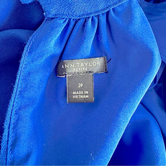 New collection is Ann Taylor blue dress with a band around the neck 😍 - Picture 7 of 7